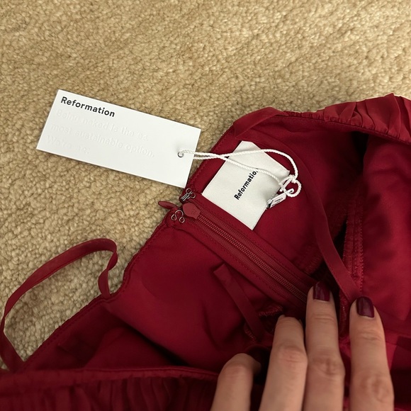 Reformation Laly Dress in burgundy - Picture 5 of 7